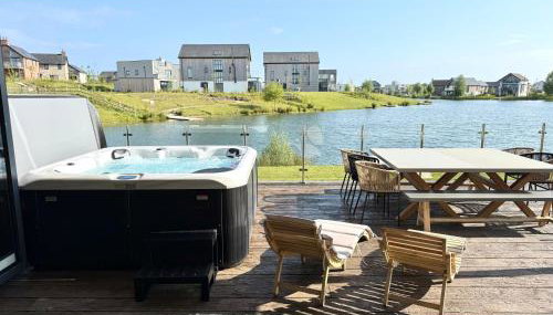 Still Waters - Luxury Lakeside Retreat with Hot Tub - Foto 1