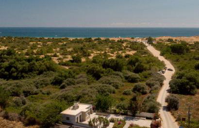 Villa Flamingo - 4 bedrooms - Private Pool - Next to renowned Issos Beach & Lake Korission - Photo 1