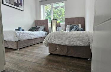 Modern 2BR in West Hendon - Parking -Easy Commute - Photo 6