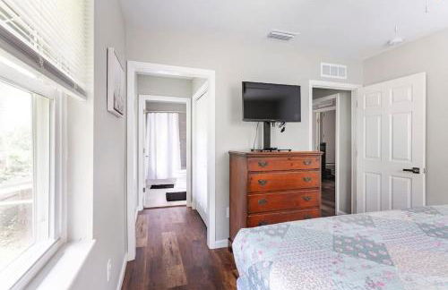 The Refuge on 5th - Pets , Patio & Firepit - Photo 23