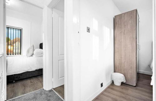 Marcot House Modern 5 bedroom house Solihull 10 mins drive from bhx & nec private off road parking - Foto 50