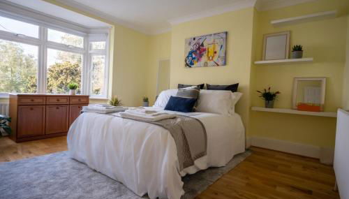 Entire home in Streatham with lovely views & ultra fast Wi-Fi - Foto 3, wardrobe