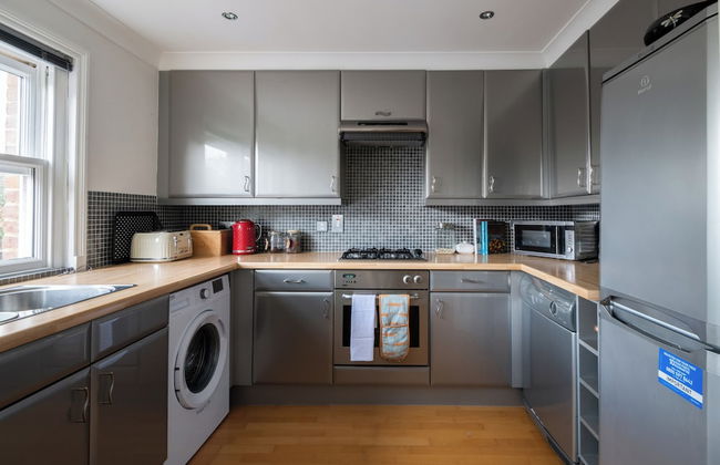 Putney Perfection - Photo 12