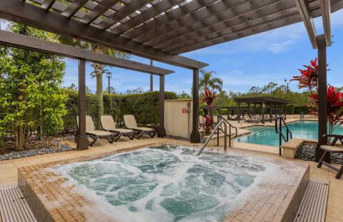 Cozy & Elegant 4BR Enchanted Townhouse - 1 Mile to Disney with Resort Pool, Gym, & Jacuzzi - Photo 48