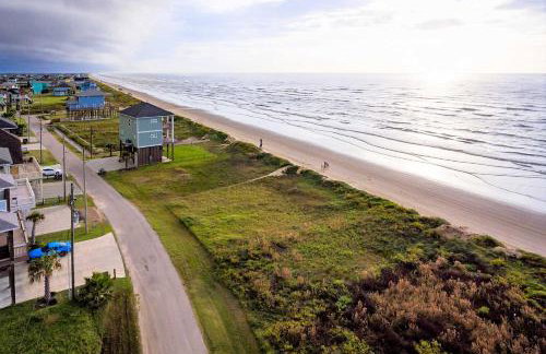 Luxe Crystal Beach Retreat with Views! Walk to Shore - Foto 31