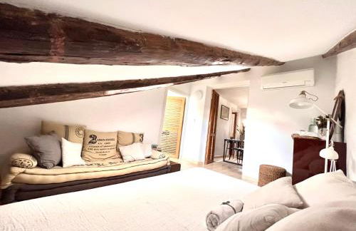 Apartment in monumental square Madrid Center - Photo 35