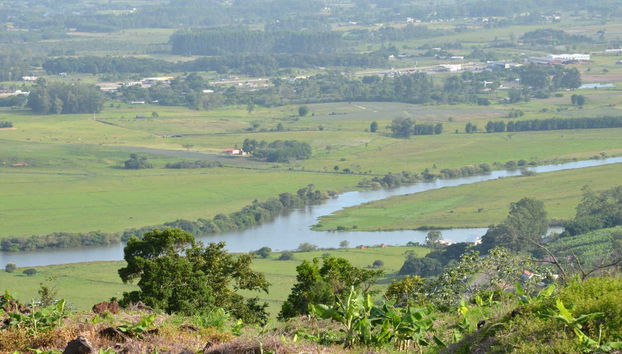 See the distinct features pf the Três Forquilhas River