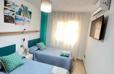 APARTAMENTO SITUADO EN EL CENTRO CON 3 HABITACIONES, DISPONE DE AIRE ACONDICIONADO Y WIFI A 150m DE LA PLAYA Y EL CASTILLO - Photo 19