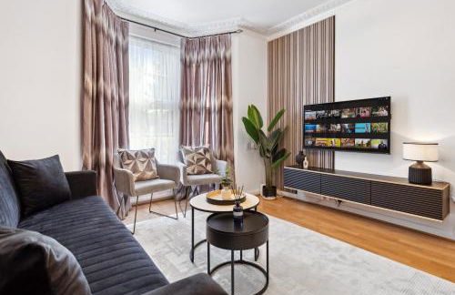 4BR North London I WiFi, Garden, Near Shops - Foto 7