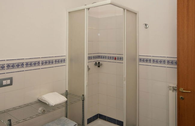 Villa with Salt Water & Heated Pool & Hot Tub near sea - Foto 26