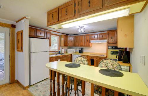 Bluefield Home with Covered Deck - Near Parks! - Foto 8