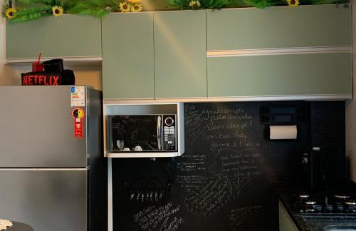 Ar, rede, lareira, cinema e cozinha no Candeias - Foto 23