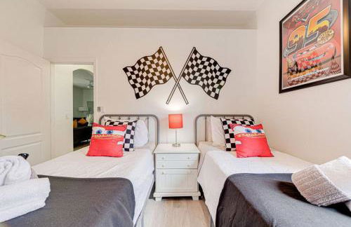 596 Modern 5 bed home overlooking beautiful golf course and conservation with Games room - Foto 25