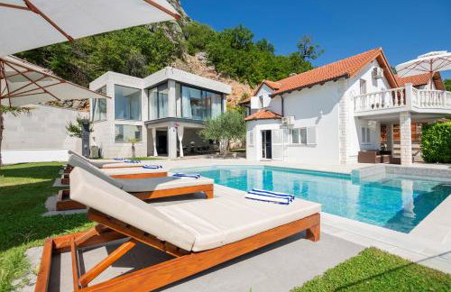 Luxury Lake-View Villa Karmen with Heated Pool, Private Spa & Sunset Terrace - Foto 3