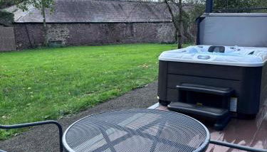 Glamping Pod with Hot Tub in Orchard - Foto 5, Garden, Garden view