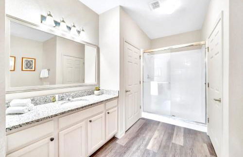 2BR Condo - Pool and Hot Tub - Near Disney - Foto 35