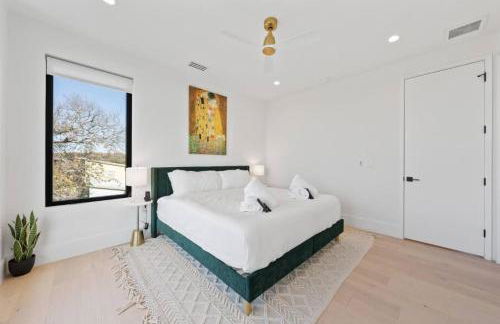 Barton Springs Luxe Heated Pool Spa Sleeps 16 - Photo 50