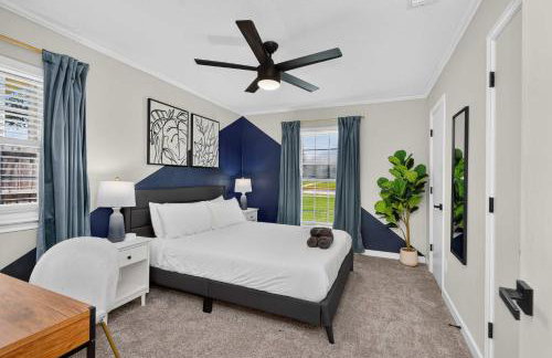 Perfect Getaway Home w Pool Jacuzzi Cinema Room - Photo 18