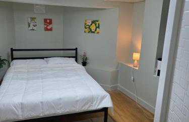 Private Basement Flat - Photo 15