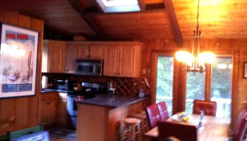 Spacious Mountain Cabin with a Sauna and Ski Trails in Jamaica, Vermont - Foto 2