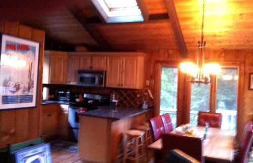 Spacious Mountain Cabin with a Sauna and Ski Trails in Jamaica, Vermont - Foto 2