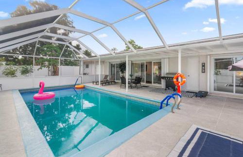 Modern renovated beach oasis home with private pool - Foto 17