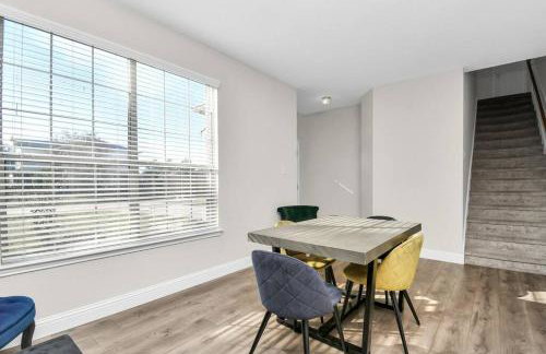 Tranquil 4-BR Oasis With Pool & Backyard Bliss! - Foto 49