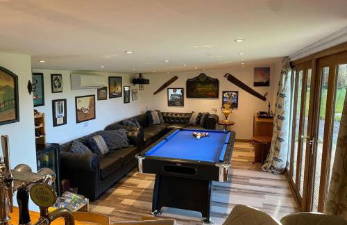 Secluded Countryside Home, Hot Tub, Onsite Pub, Pool Table, Sleeps upto 13, Perfect for a family get together - Photo 16