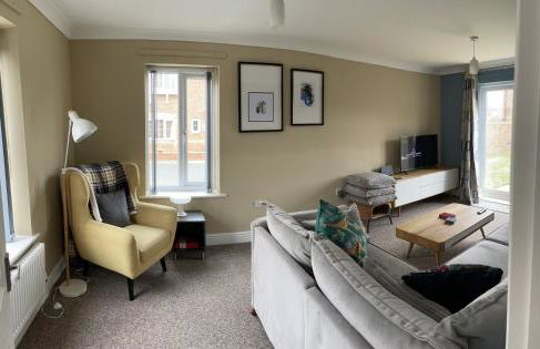 Stunning Large Detached Gloucester, 4 beds, 3 bedroom, 2 bathroom property, Nr Chelt, The Docks and Quays sleeps 6 - Photo 21