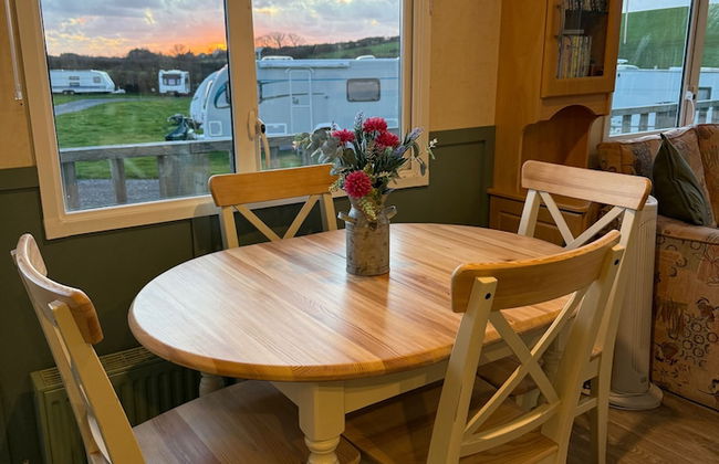 Captivating 2-bed Static Caravan in Holyhead - Foto 29