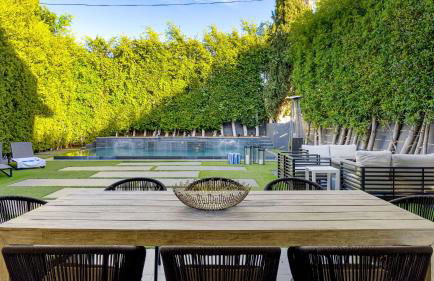 Private LA Retreat w Pool Hot Tub Fire Pit Near Melrose Ave The Martel House by AvantStay - Foto 44