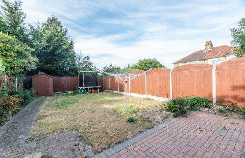 4 Bedroom Family Home In South East London - Photo 25