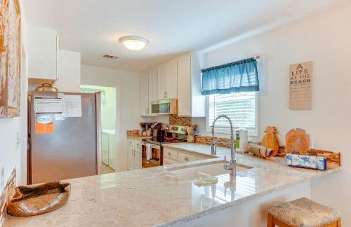 Ocean Views and Deck Family Home, Steps From Beach - Foto 8