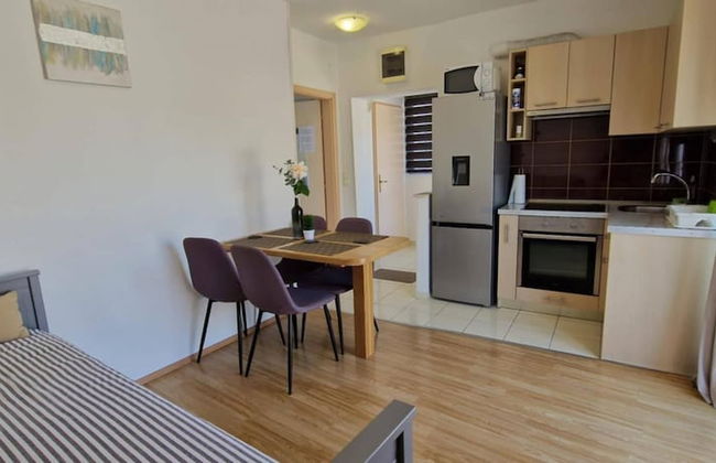 Sea-view Apartment - Sleeps 4, Parking & Balcony - Foto 1