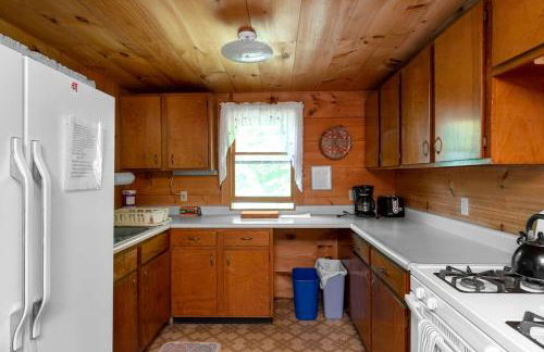 Family Mountain Vacation Rental with Fireplace in Connecticut River Valley - Foto 4