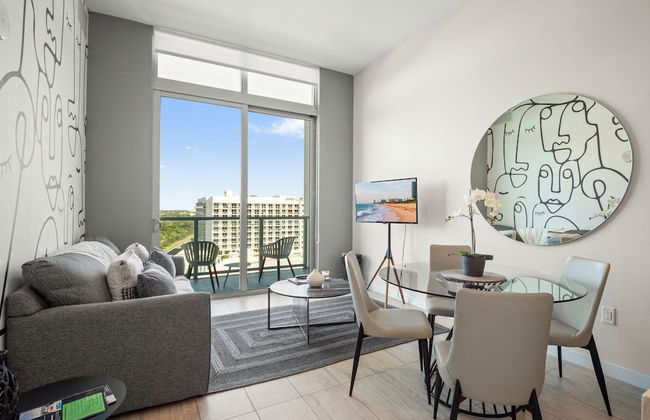 Modern Condo in Design District - Photo 32