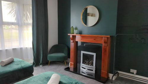 Charming 3-Bedroom House - Prime Location in Wolverhampton! - Foto 2, towels