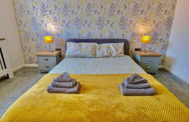 Your Leominster Base - 3BR Home with Garden & Parking - Foto 17