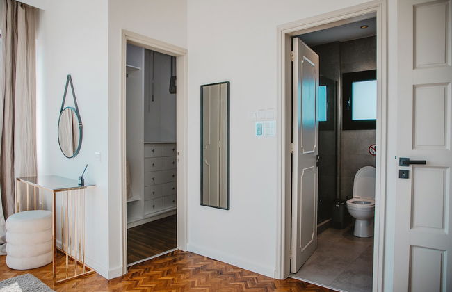 Phaedrus Living: City Center Sky Penthouse - Photo 5