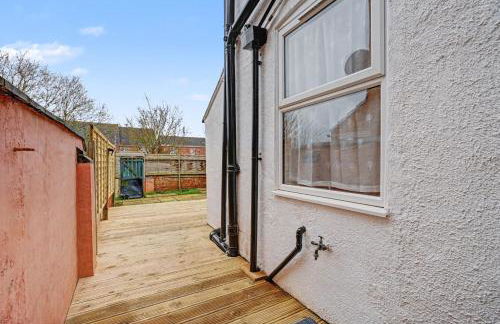 Countess House, Northampton - Stylish Modern 2-Bedroom House with Garden - Free Parking - Foto 41