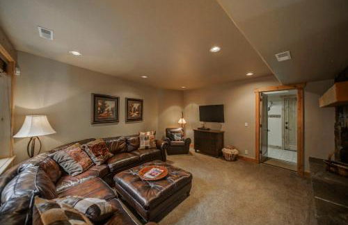 Bear Discovery Custom Tamarack Estate Home by Casago McCall - Donerightmanagement - Foto 77