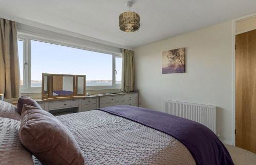 Baywatch Sea View Retreat - Photo 3