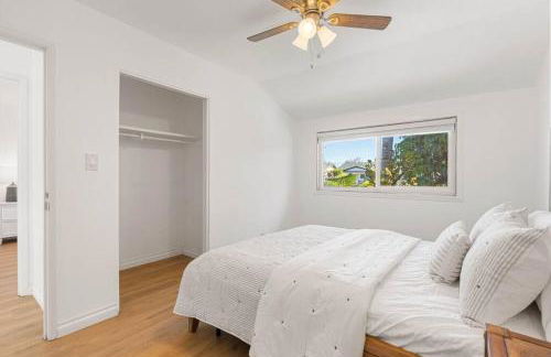 Modern 4 King Beds, Beautiful Large Backyard, Golf, WFH, Long Stays, WI-FI, FWY, 25 mins to Beach - Photo 25