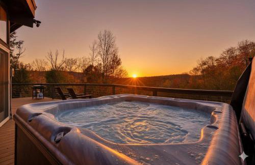 RoundTop Chalet - Hot Tub, Fire Pit & Mountain Views near Killington & Okemo - Foto 1