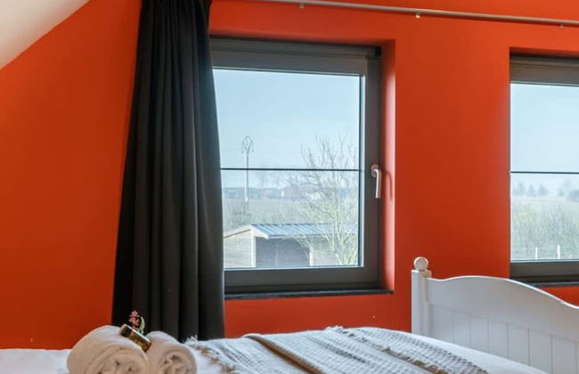 Rustic Family Holiday Home for up to 8 People Located in the Green of the Countryside - Foto 9