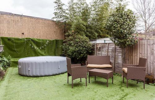 4 bedroom house, 2 Min Walk From Station - Photo 5