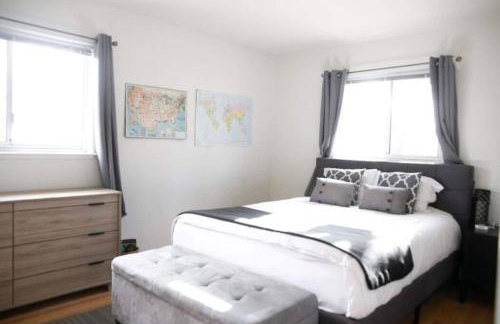 SunHouse 1410sqft BBQ 3xTVs Pets W/D Backyard - Photo 3