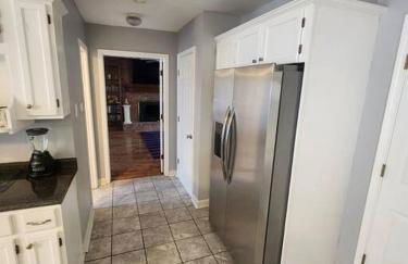 Large near Shops/Dining & easy access to freeway - Foto 41