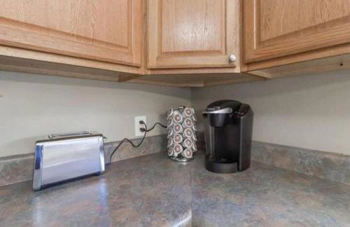 Travis' Place - Convenient and Affordable Location - Foto 13