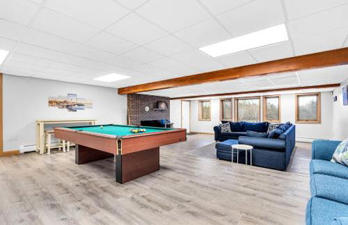 Maine Pondfront Home Sleeps 22 - Pool & Hot Tub - Photo 56